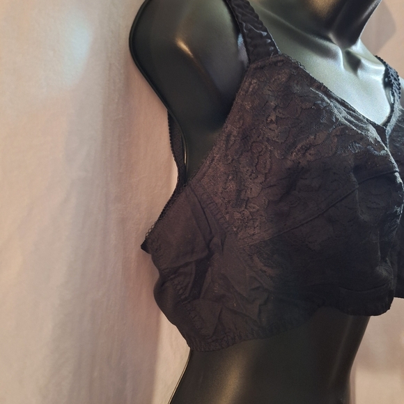 Black Lace Bra with Wide Straps and Sweetheart Neckline - Picture 3 of 5